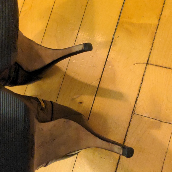 Vince Camuto size 8.5 leather heeled zipper booties - Picture 10 of 15